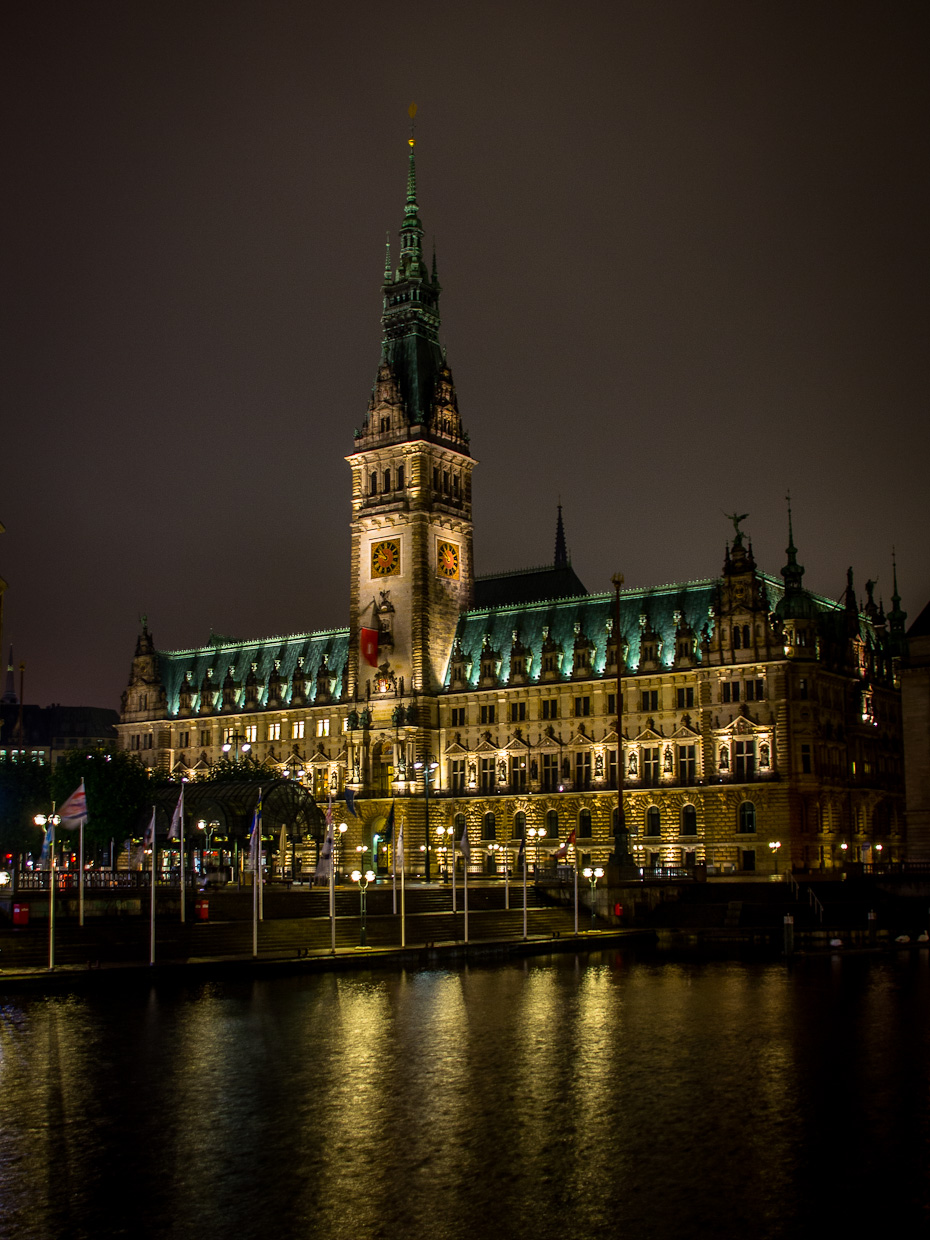 Hamburg Rathaus bei Nacht