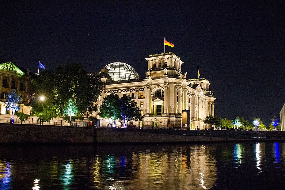 Berliner Reichstag bei Nacht (Rückseite)