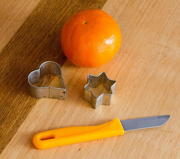 Messer, Ausstechformen und Mandarine