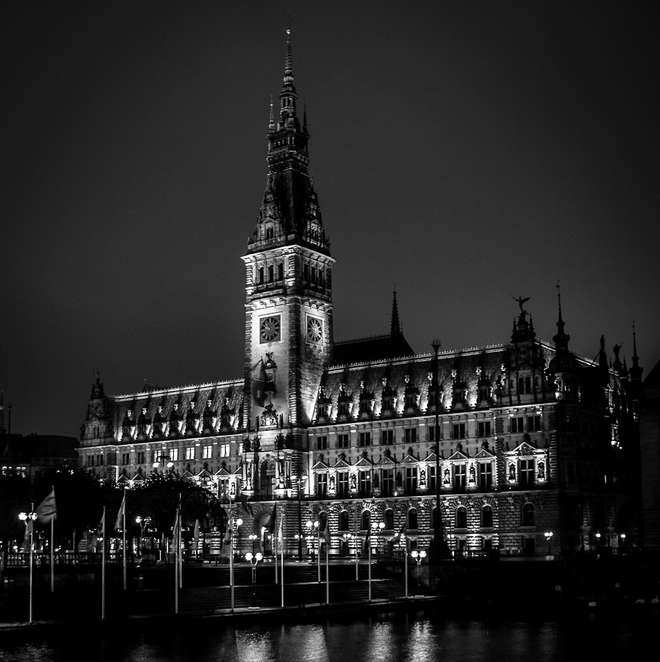 Hamburg Rathaus bei Nacht