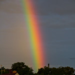 Kräftiger Regenbogen am Morgen