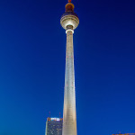 Berliner Fernsehturm bei Nacht