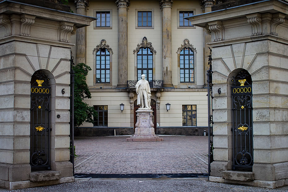 Eingang der Humboldt-Universität Berlin